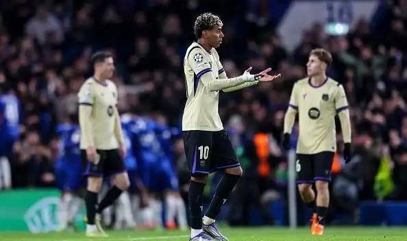 三连胜！切尔西3-0完胜巴萨，闪耀斯坦福桥