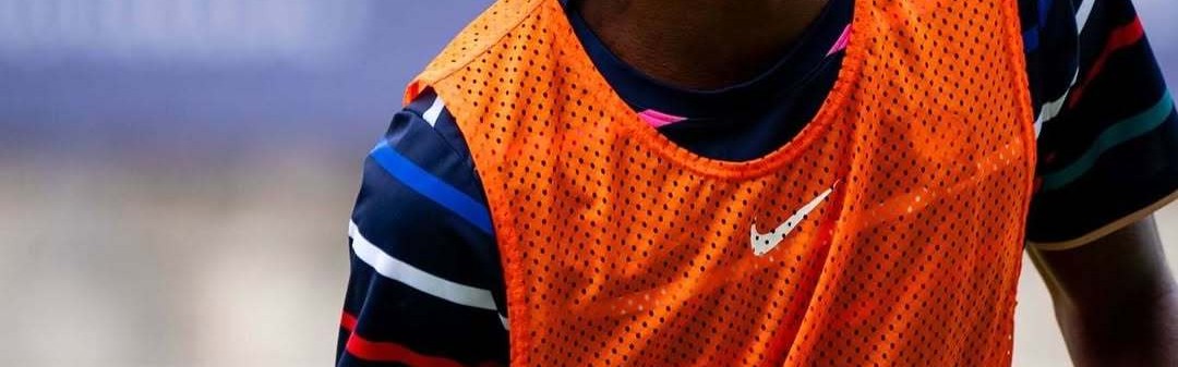 巴萨在法甲发现瑰宝，他们正密切关注南特十七岁的中后卫天才塔蒂