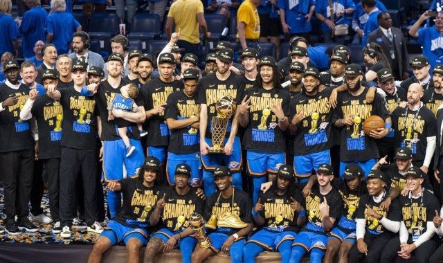 荣耀！俄城市长：将每年10月21日定为雷霆日