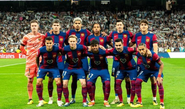 西甲国家德比！皇马主场死磕巴萨，榜首归属谁能抢占先机？