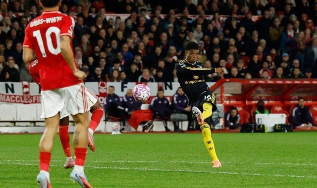 曼联2-2险平连胜终结！阵容两弱点暴露，阿莫林想争四1月必须买人