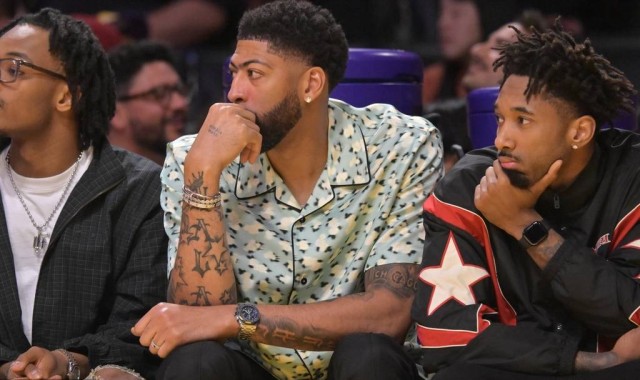 曝安东尼-戴维斯已获准进行轻度对抗 正逐步接近复出