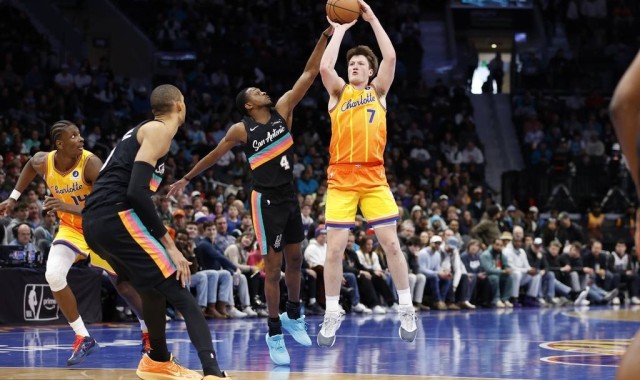 文班16+8米勒26+8鲍尔16+8+8 黄蜂击败马刺迎六连胜