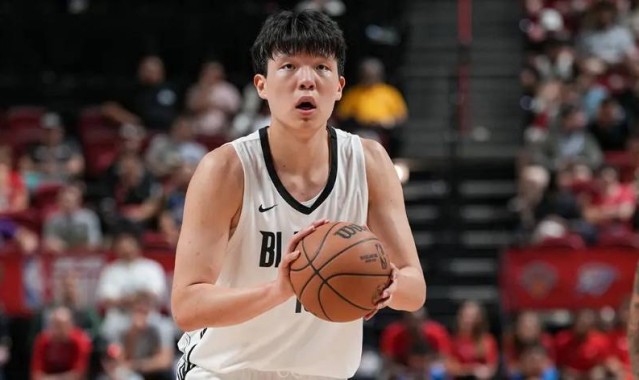 开拓者队记:杨瀚森低位运球不能太多 他在恶补英语