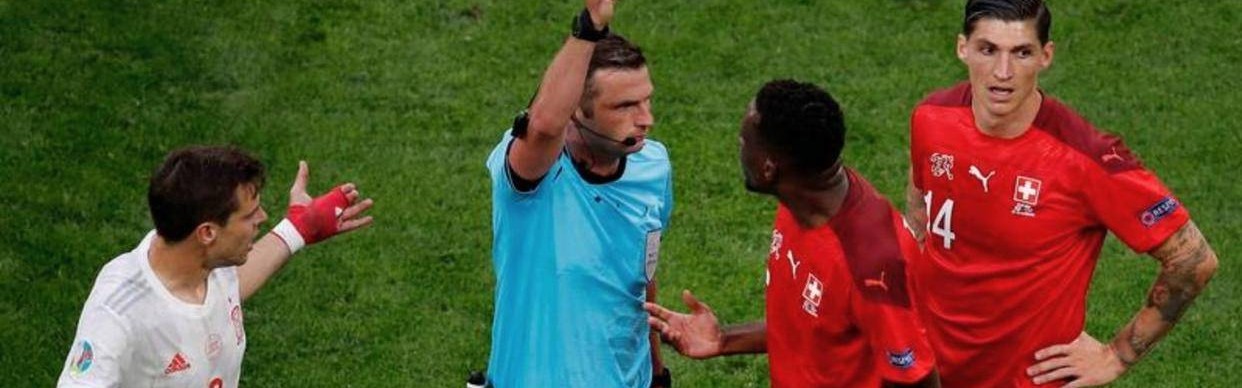 穆里尼奥又领红牌，本菲卡主场6万球迷嘘声震天，维尼修斯进球冲向角旗引发冲突