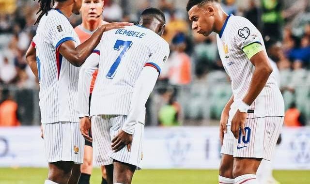 巴黎2名主力倒下！欧冠踢巴萨悬了官方抗议指责法国足协