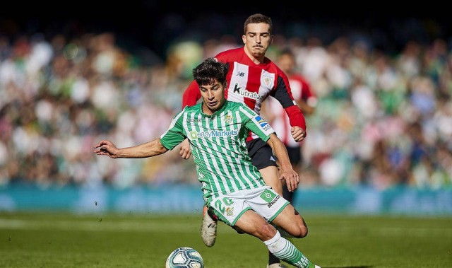 皇家贝蒂斯近8场保持不败，主场强势挑战巴塞罗那能否稳固榜首？