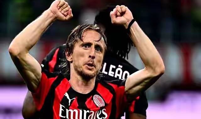 62天闪人！600万赔偿金不要了？滕哈赫遭反杀后急返荷甲，真能救贾府？