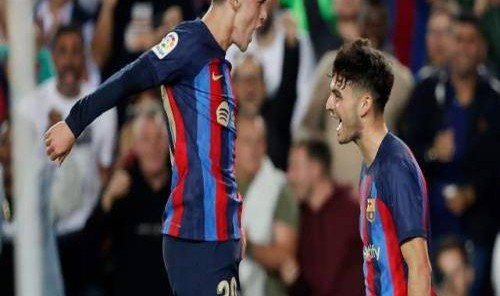 凌晨3点半巴萨出战！冲击西甲2连胜，433新阵曝光，莱万德容替补