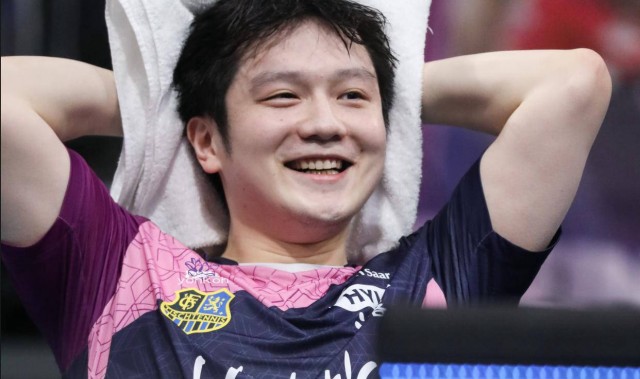 莫雷加德欧冠秀精彩球致敬樊振东，小胖起身拍手笑容灿烂鼓励